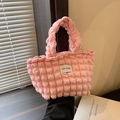 Sac fourre-tout rose à texture bulle avec étiquette LOVE FASHION et tissu plissé - Rose