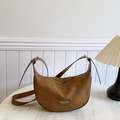 Sac bandoulière demi-lune en similicuir marron avec texture rétro et sangle réglable - Standard / Marron