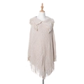 Damen Strickponcho in Haferflockenbeige mit breitem Kragen und modischen Fransen - Einheitsgröße / Beige