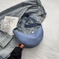 Sac bandoulière demi-lune en nylon bleu gris avec bandoulière réglable et style moderne - Gris