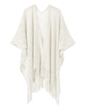 Détail d'un châle en maille ajourée avec motifs de losanges et longues franges - Blanc Cassé