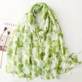 Écharpe élégante imprimée feuilles de ginkgo vert avec franges pour châle bohème - Style à Glands de Feuilles de Ginkgo Vert (SL2508-013) / 180*88cm