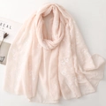 Écharpe rose en coton et lin avec broderie florale blanche et tissu léger - Beige