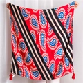 Dettaglio dello scialle in cotone e lino rosso con motivo paisley e frange - Stile con Stampa Paisley Rossa (SL1906-033) / 180*90CM