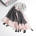 Sciarpa patchwork geometrica pastello con frange e leggera trama in cotone - Rosa