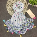 Détail d'une écharpe en coton à pois colorés avec motifs floraux et finitions à franges - 180*78cm / Vert
