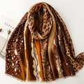 Schal mit Leopardenmuster und Quasten in Dunkelbraun für den Winter und Herbst - 180*88cm / Karamell