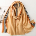 Chal suave de lino a rayas amarillo camel con flecos elegantes para mujer - 180cmx88cm / Caqui