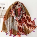 Boheemse sjaal met geometrische ruitprint en kwastjes op platte display - Meerkleurige Boheemse Patchwork-print (SL2411-023)