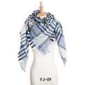 Écharpe épaisse à carreaux bleu et blanc avec détails de franges, SKU FJ-09 - Bleu à Carreaux (FJ010-09)