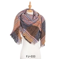 Écharpe épaisse à carreaux multicolores en fil bouclé avec franges et pompons - Jaune Foncé à Petits Carreaux (FJ010-033)