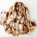 Sciarpa scialle chic in cotone e lino con motivo camelia e frange da donna kaki - Cachi