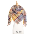 Écharpe à carreaux en fil bouclé jaune, gris et rouge avec détails de franges - Jaune à Petits Carreaux (FJ010-028)