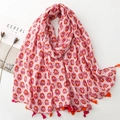 Écharpe bohème rose à fleurs avec pompons faits main et toucher lin sur fond blanc - 180*88cm / Rose Bonbon (SL2408-001)