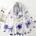 Écharpe élégante blanche avec motifs tie-dye bleus et franges pour protection solaire - Taille unique / Bleu royal