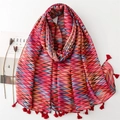 Pañuelo de gasa con ondas coloridas y borlas rojas para protección solar y fotografía - Patrón de Ondas en Zigzag Multicolor (SL2407-011)