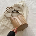 Borsa a secchiello in tela con finiture in pelle e tracolla regolabile beige e marrone - Cachi