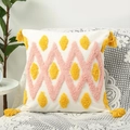 Boheems crème kussenhoes met roze ruitpatronen en gele decoratieve kwastjes - Enkele Kussensloop (Zonder Vulling) / Geel Roze Punten