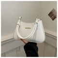 Elegante bolso de hombro blanco en cuero sintético con asa de nudo y hebilla dorada - Blanco