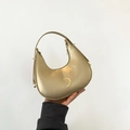 Bolso baguette francés en color champán metalizado con detalle de logotipo de luna - Dorado