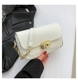 Witte kunstleren crossbody tas met gouden ketting en metalen sluiting detail - Wit