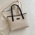 Borsa tote beige in paglia intrecciata con spalline in pelle nera e borchie dorate - Nero
