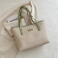 Borsa tote intrecciata color crema con finiture in pelle verde chiaro - Verde
