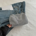 Sac à chaîne en strass argenté orné de cristaux brillants et doubles lanières - Argent