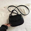 Bolso de silla minimalista en cuero PU negro con herrajes dorados y asa superior - Negro
