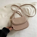Bolso de hombro beige minimalista de cuero PU con asa redonda y herrajes dorados - Caqui