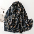 Dunkelblauer Schal mit Paisleymuster, Fransenkanten und weicher Baumwoll-Leinen-Haptik - Dunkelblauer Paisley-Stil (SL2403-001)