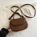 Bolso de hombro minimalista de cuero PU marrón con herrajes dorados y correa extraíble - Marrón
