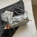 Borsa a cilindro argento con fiocchi alla moda e tracolla in pelle regolabile - Argento