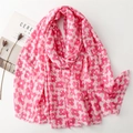 Sciarpa floreale rosa con pois in lamina d'oro e frange su uno sfondo bianco - Rosa