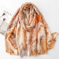 Schal in Leinenoptik mit abstraktem Batikmuster in Orange und Braun und feinen Fransen - 180*88cm / Khaki