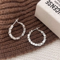 Boucles d'oreilles créoles à perles carrées argentées avec design géométrique moderne - Argent (A-1124-Argent-2.5cm)