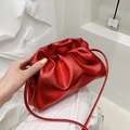 Metallic rode bucket bag in snoepkleuren met trekkoordsluiting en schouderriem - Rood