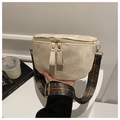 Beige Canvas Umhängetasche mit breitem Retro-Muster-Gurt und Doppelreißverschluss - Beige