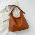 Grand sac hobo marron en similicuir avec bandoulière réglable et boucle dorée élégante - Marron