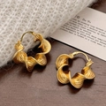 Orecchini a cerchio dorati a spirale con trama intrecciata dal design geometrico minimalista - Oro
