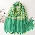 Sciarpa da donna in cotone e lino con motivi geometrici verdi e nappine eleganti - Verde