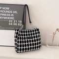 Grand sac cabas en laine à carreaux noir et blanc avec fines bretelles et chaîne - Carreaux Noirs (Sans Pendentif)