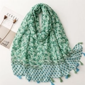 Sciarpa in cotone verde menta con stampa floreale e morbide nappe per donne eleganti - Verde