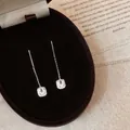 Detalle de pendientes de borla en plata S925 con colgantes de cristal de corte cojín - Plateado