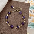 Bracciale artigianale in ametista viola con perline dorate e catena regolabile - Bracciale Fatto a Mano Viola
