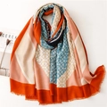 Bufanda de algodón y lino con bloques de colores y estampado de letras para mujer - Naranja (SL2211-006)