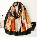 Sciarpa chic in cotone e lino con motivi geometrici, lettere e bordi con frange morbide - Caffè Nero (SL2211-006)