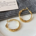 Orecchini a cerchio intrecciati in oro lucido con design a tre fili per donna - Stile Oro Intrecciato (A-1211-Oro)