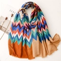Sciarpa boho in cotone e lino con motivi chevron multicolore e frange morbide sui bordi - Cachi (SL2210-022)