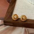 Elegante goldene geflochtene Twist-Knoten-Ohrstecker mit minimalistischem Textur-Design - Goldene doppelt gedrehte Seil geflochtene Knoten Ohrstecker (A-1312)